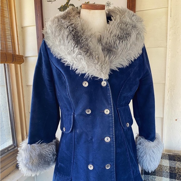 Vintage 60s Blue Velvet Fur Trimmed Coat size Medium - Picture 2 of 8